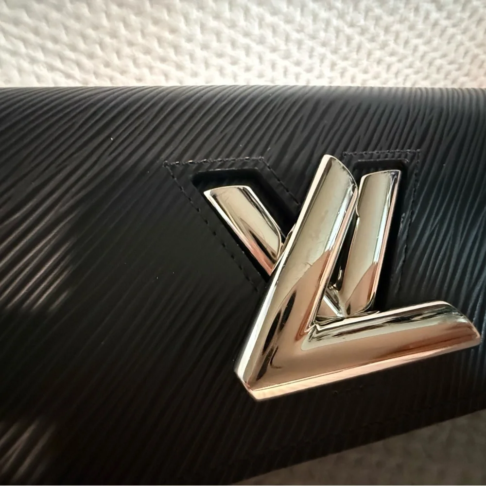 Louis Vuitton Twist Wallet Black Epi Leather Silver LV Lock Box Dust Bag Auth